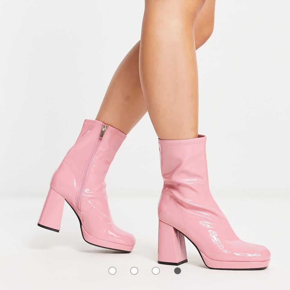 BERSHKA pink ankle booties